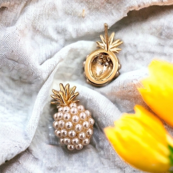 Pearl Pineapple Earrings 🍍 - Picture 4 of 11